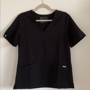 FIGS Casma Three-Pocket Scrub Top in Black